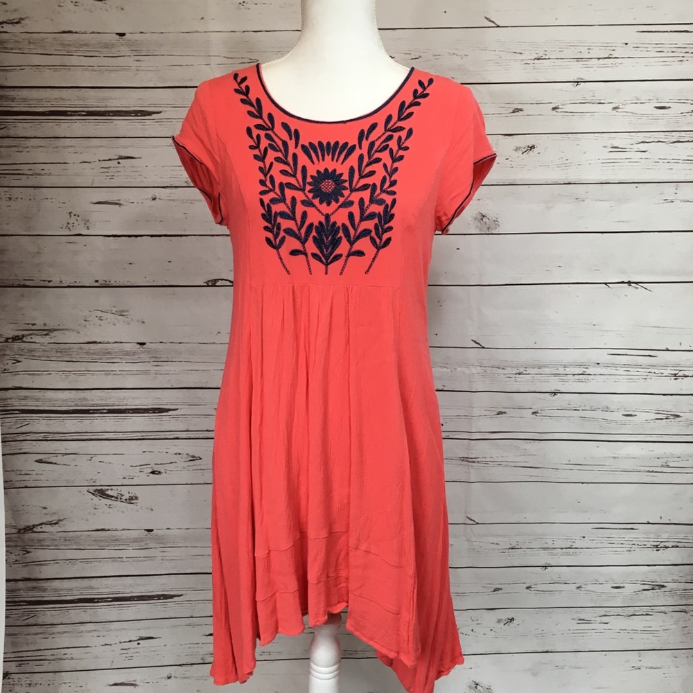 ALYA FRANCESCA’S • S Embroidered Coral Shift Dress